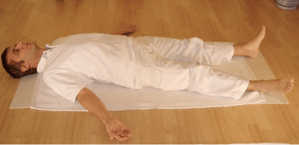 Śavāsana o postura del cadáver